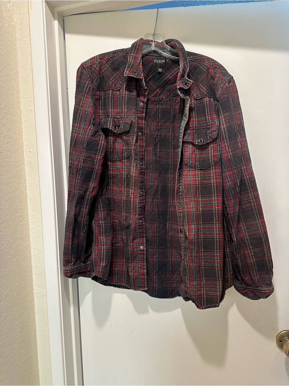 GUESS Red & Black Plaid Button-Up Shirt w Snap Buttons Size Large